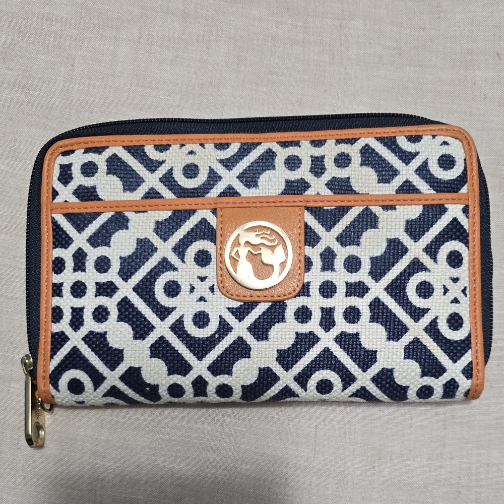 Spartina 449 wrist wallet for women. 5"×8" Navy and Tan Patterned Wallet